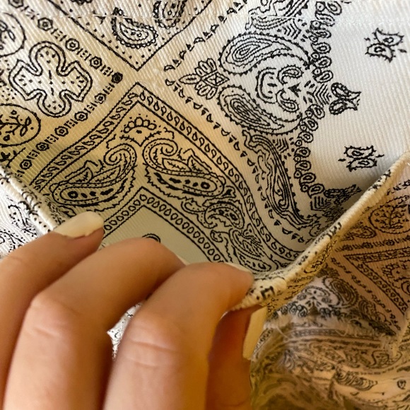 POL White and Gray Patterned Romper - Picture 6 of 12